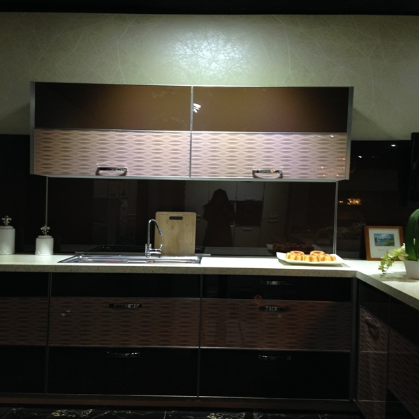 18mm MDF Door High Gloss Kitchen Cabinet (ZHK-018)