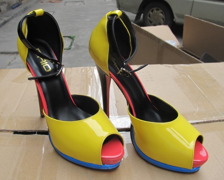 2015 Fashion High Heel Ladies Peep Toe Sandals (HCY02-1461)