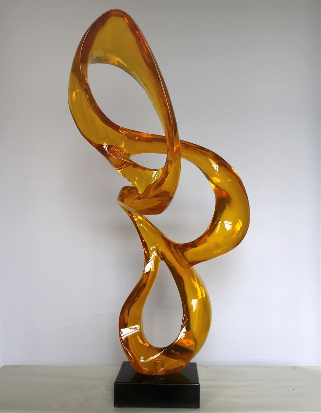 Beautiful Abstract Resin Sculpture for Table Decorative