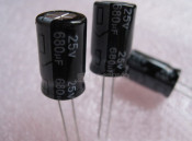 100pcs 680UF 25V Electric Capacity