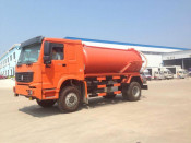 4*2 HOWO Garbage Truck