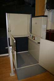 Hydraulic Wheelchair Lift for Disabled