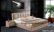 Luxury Genuine Leather Bed Hotel Furniture (J075-2)