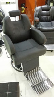 Newest Strong and Spacious Barber Chair (MY-8660)
