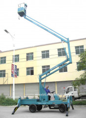 Self-Propelled Articulated Boom Lift