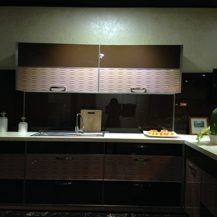 18mm MDF Door High Gloss Kitchen Cabinet (ZHK-018)