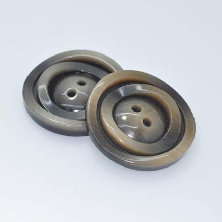 4 Holes Fashion Shinny Brown Horn Resin Coat Button