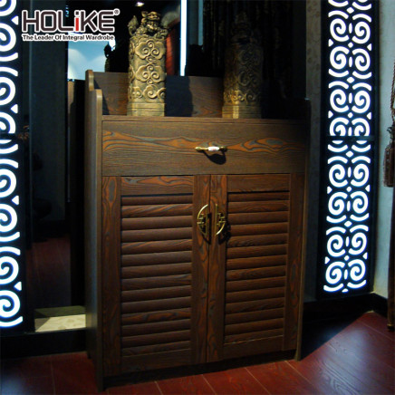 Classic Butterfly Cabinet with Blind Door