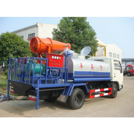 Competive Price Spray Liquid Medicine Truck for Plants
