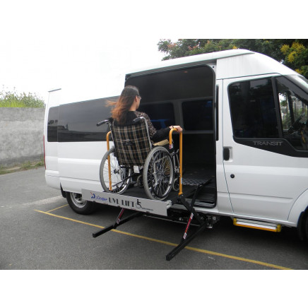 High Quality CE Certificate Electric Scissor Wheelchair Lift for Van