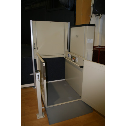 Hydraulic Wheelchair Lift for Disabled