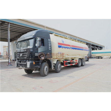 Iveco Hongyan 8*4 Chassis Tank Truck for Export to Africa