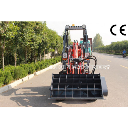 New Design Mini Farm Loader (HQ908) with Mixing Bucket