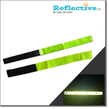Reflective Armband with Velcro Adjustment (SM18)