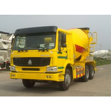 SINOTRUCK HOWO 6x4 371hp mixer truck with 8CBM capacity