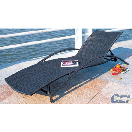 Simple Design Wicker Beach Chair Rattan Sunlounger (L0016)