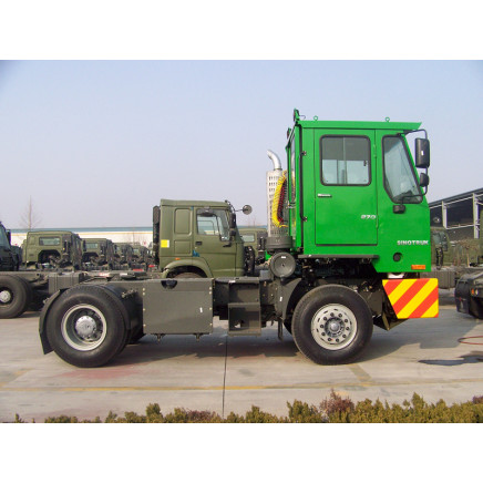 Sinotruck A7 HOWO Tractor Truck Head Slow Speed for Port Application
