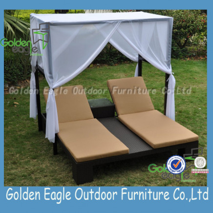 Synthetic Rattan Furniture Double Sun Lounner Set Put on Ciff