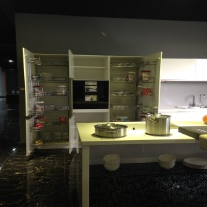 18mm MDF Door High Gloss Kitchen Cabinet (ZHK-022)