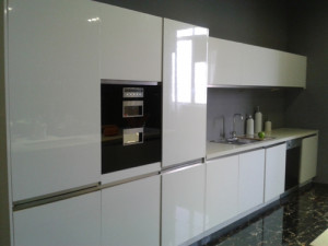 High Gloss White Kitchen Cabinet (ZH-KC016)