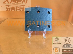 Auto Front Disc Brake Lining for Daewoo Truck