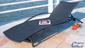 Simple Design Wicker Beach Chair Rattan Sunlounger (L0016)