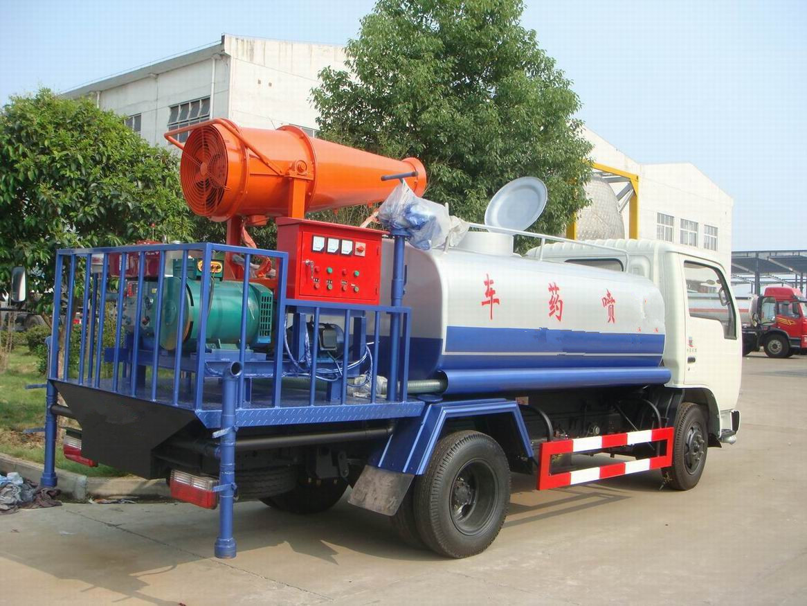Competive Price Spray Liquid Medicine Truck for Plants