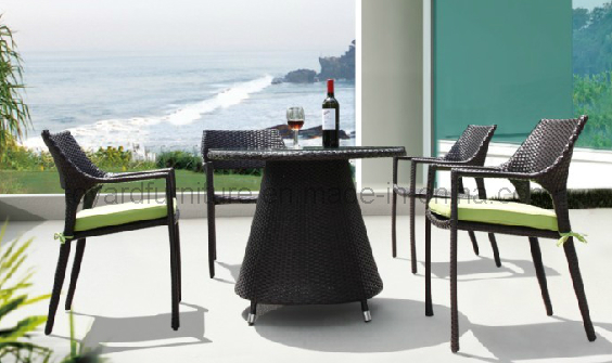 Garden/Patio Rattan Furniture Set-Round Wicker Tabe and Stacking Chairs