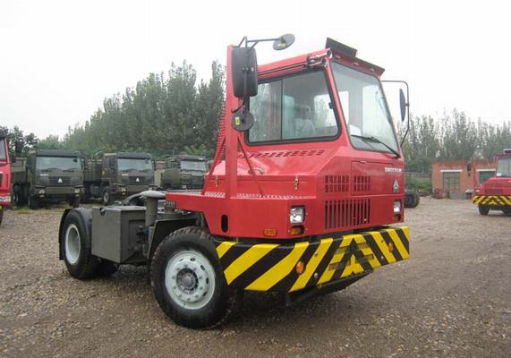 Sinotruck HOWO Tractor Truck Engineering Vehicle Trailer